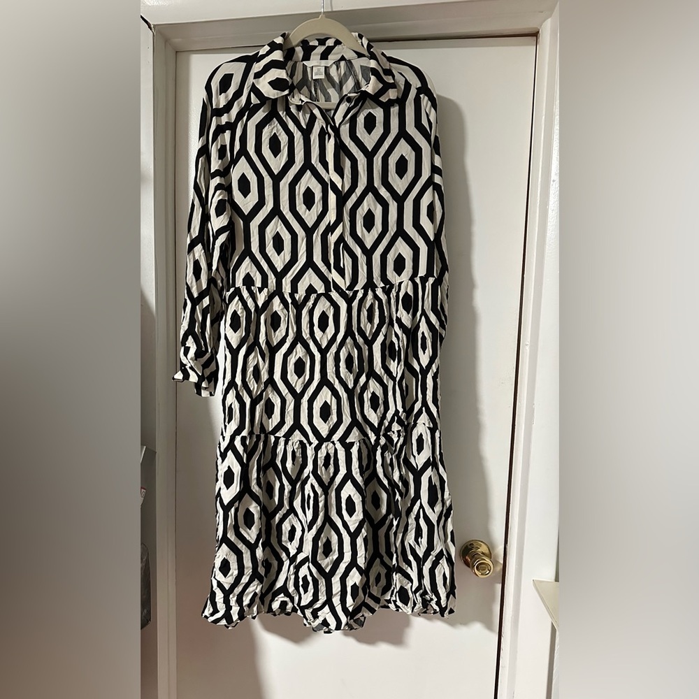 H&M Black and White Patterned Long Sleeve Dress